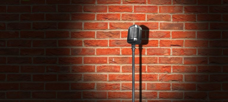 Stand-up comedy: comicità che fa ridere, ma anche riflettere