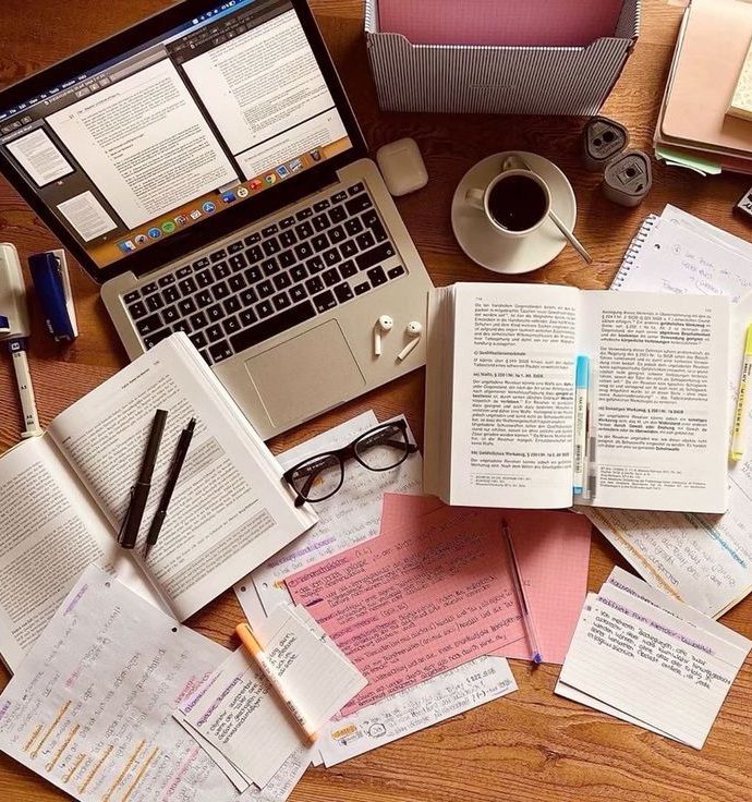 Perché scrivere di libri, adesso