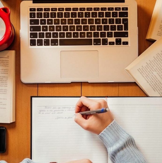 Perché scrivere di libri, adesso